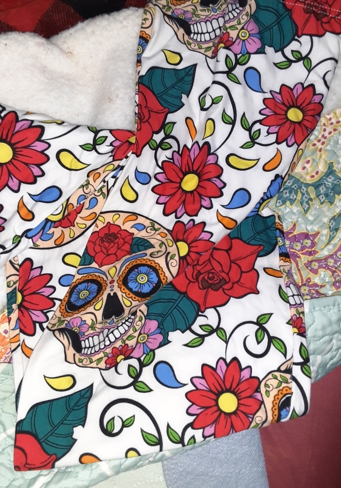 Plus Size Sugar Skull & Roses leggings.